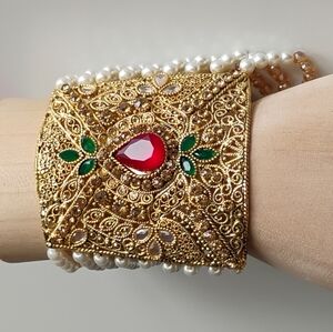 Elegant Gold Tone and Faux Pearl Cuff Bracelet